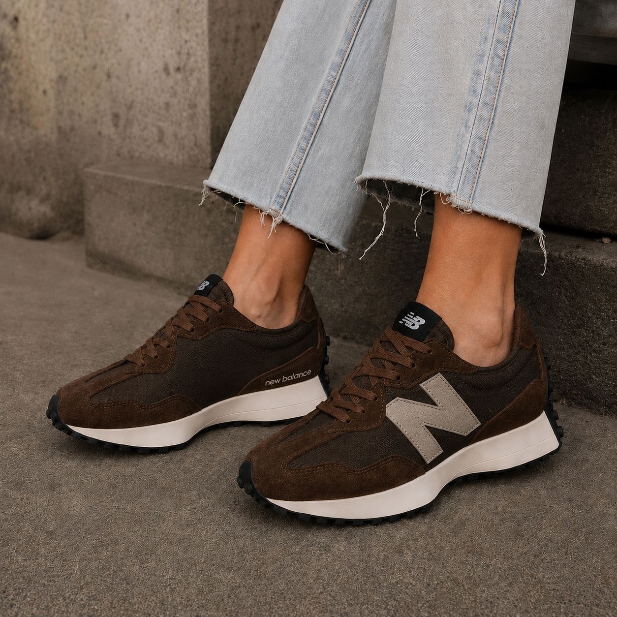 NEW BALANCE 327  | BROWN